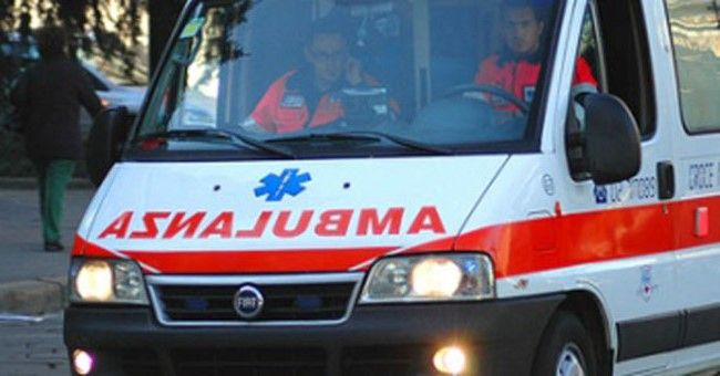 Inutili l'arrivo dell'ambulanza e dei soccorsi, nulla da fare per l'uomo Inutili l'arrivo dell'ambulanza e dei soccorsi, nulla da fare per l'uomo