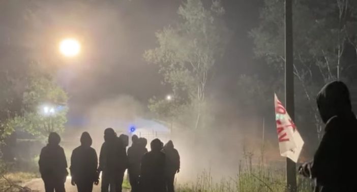 Immagini del blitz di ieri, tratte dal video pubblicato sulla pagina Facebook Notavinfo No Tav Immagini del blitz di ieri, tratte dal video pubblicato sulla pagina Facebook Notavinfo No Tav