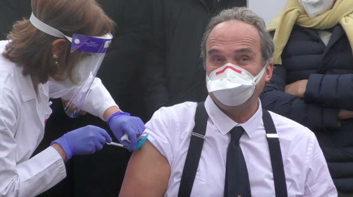 Il vaccino del prof. Di Perri, medico, il rimo vaccinato in Piemonte il 27 dicembre 2020 Il vaccino del prof. Di Perri, medico, il rimo vaccinato in Piemonte il 27 dicembre 2020