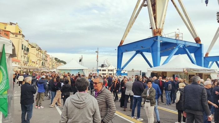 Imperia, presentata la venticinquesima edizione di Olioliva: dal 7 al 9 novembre la festa dell’olio e delle eccellenze liguri (video) Imperia, presentata la venticinquesima edizione di Olioliva: dal 7 al 9 novembre la festa dell’olio e delle eccellenze liguri (video)