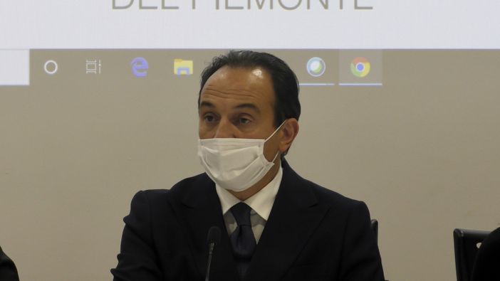 Il governatore del Piemonte, Alberto Cirio, con la mascherina Il governatore del Piemonte, Alberto Cirio, con la mascherina