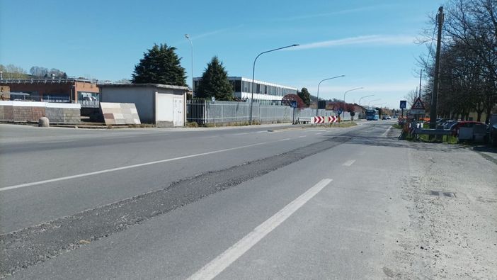 “Troppo caldo per l’asfalto”, slittano i lavori sulla Sp 161 a Luserna San Giovanni “Troppo caldo per l’asfalto”, slittano i lavori sulla Sp 161 a Luserna San Giovanni