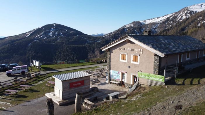 Pian Munè di Paesana: ottimo afflusso nel primo weekend di “zona gialla”. Ora si continua Pian Munè di Paesana: ottimo afflusso nel primo weekend di “zona gialla”. Ora si continua