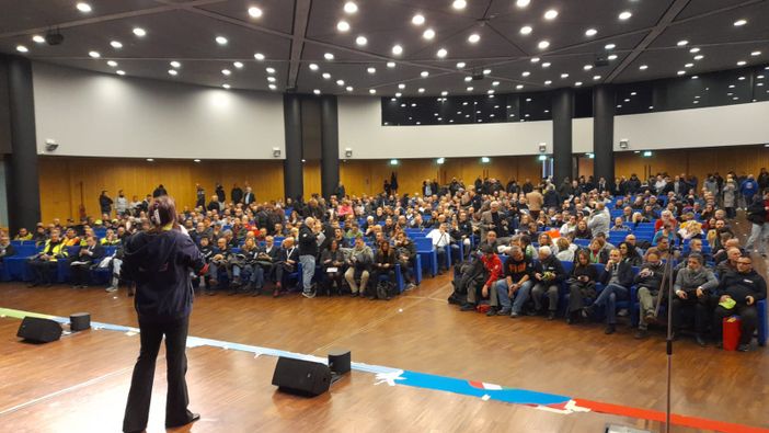 L'allarme dei sindacati: "Con Mirafiori è come avessero già chiuso due fabbriche" L'allarme dei sindacati: "Con Mirafiori è come avessero già chiuso due fabbriche"