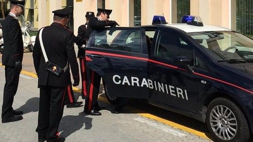 Ciriè, calci e pugni alla convivente: arrestato un uomo di 35 anni