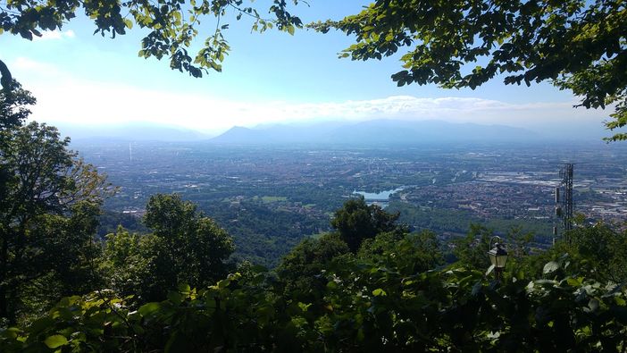 I sentieri collinari di Torino raccolti in una mappa aggiornata per i turisti in transito