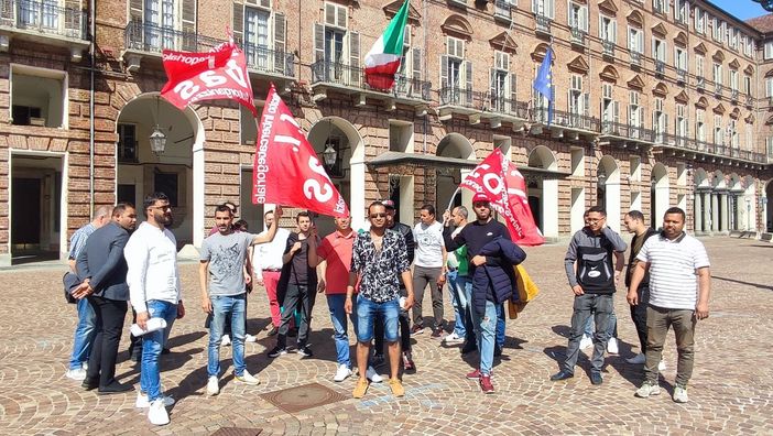 Il presidio in piazza Castello a Torino