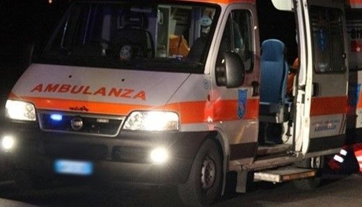 Doppio incidente nella notte: un ragazzo investito a Pinerolo, un'auto esce di strada a Chivasso