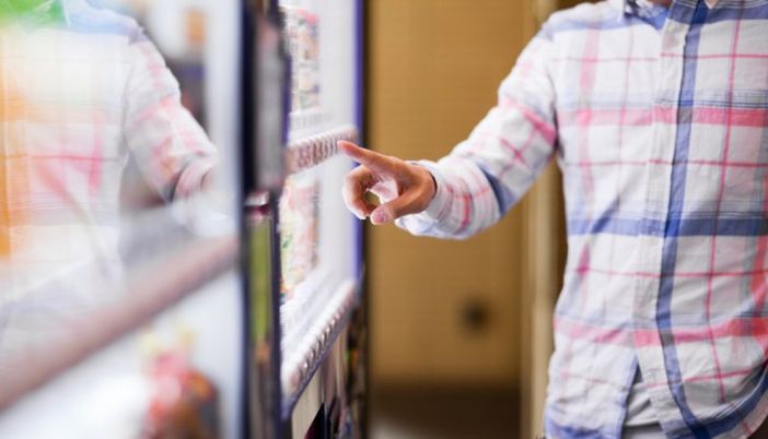 Ragazzi dipendenti da merendine ed energy drinks, l'allarme di Coldiretti Ragazzi dipendenti da merendine ed energy drinks, l'allarme di Coldiretti