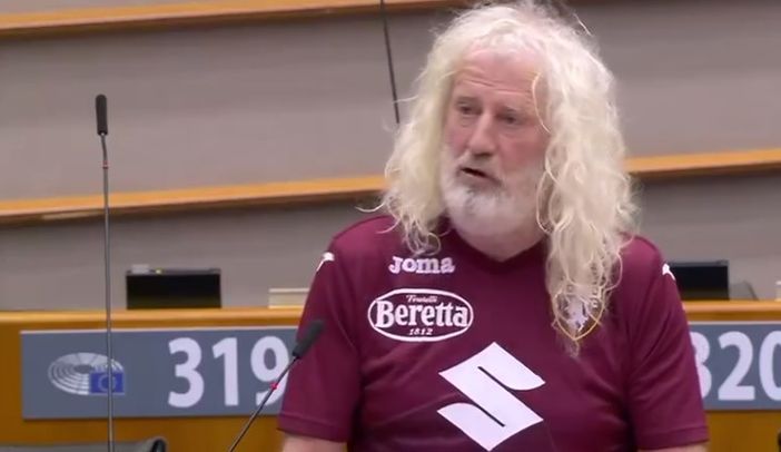 "Forza Toro, Juve m." grida il deputato irlandese Wallace a Bruxelles "Forza Toro, Juve m." grida il deputato irlandese Wallace a Bruxelles