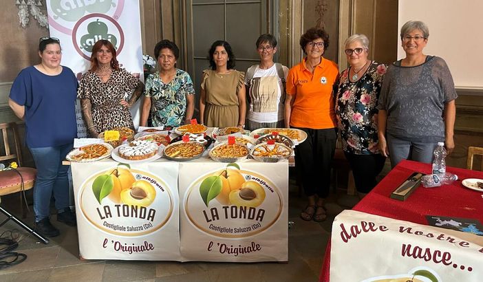 Domenica 12 luglio Costigliole Saluzzo celebra l’Albicocca Tonda, tra novità, golosità e grande passione Domenica 12 luglio Costigliole Saluzzo celebra l’Albicocca Tonda, tra novità, golosità e grande passione