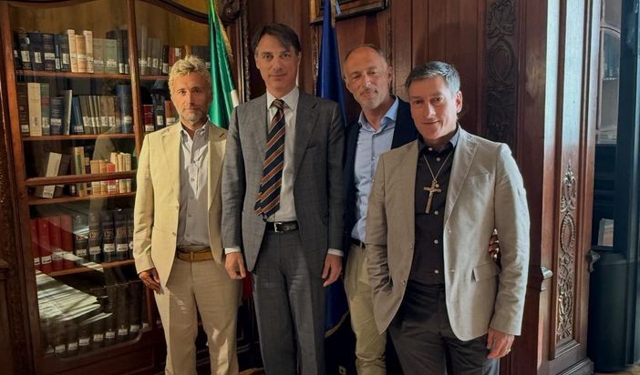 Federico Lerza, primo a sinistra, all’incontro in Consolato