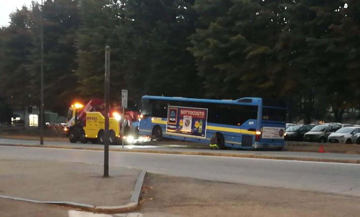 Recuperato bus fermo da stamattina in strada a Pinerolo