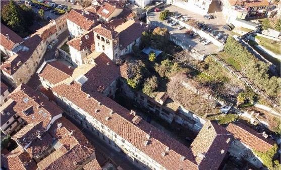 Gli alloggi popolari di via Luciano visti dall’alto Gli alloggi popolari di via Luciano visti dall’alto