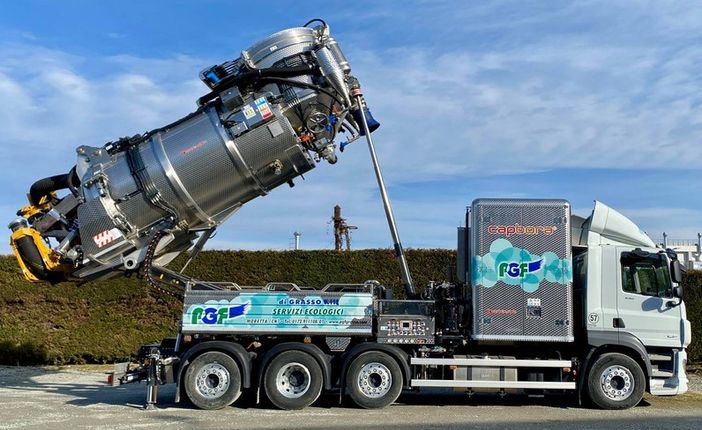 Tecnologia e innovazione: escavatore a risucchio per polveri, liquidi, fanghi e solidi