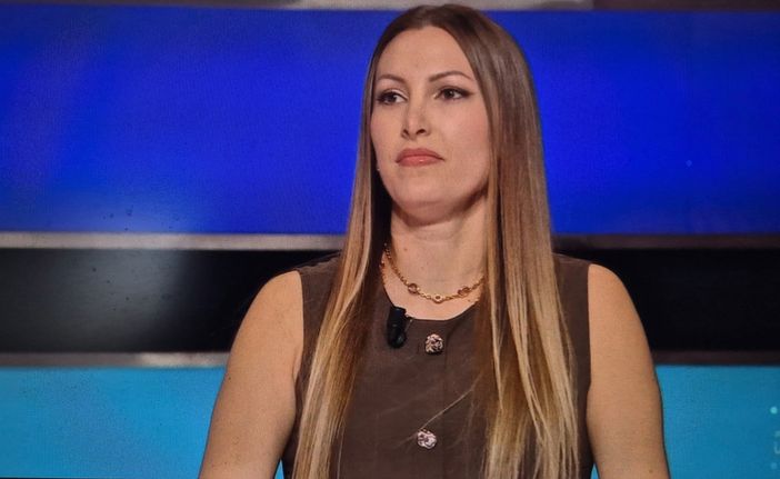Elisa Leonardo al quiz di Canale 5 Elisa Leonardo al quiz di Canale 5