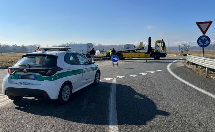 La vettura della Polizia Locale intervenuta sul luogo dell'incidente La vettura della Polizia Locale intervenuta sul luogo dell'incidente
