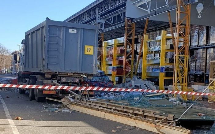 crollo muro azienda di nichelino