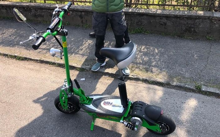 monopattino - foto di archivio monopattino - foto di archivio