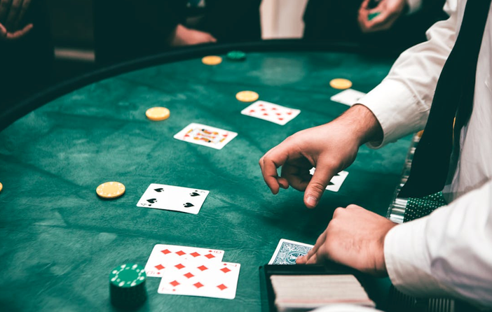 Blackjack e letteratura: cercare i ventuno punti per raccontare una storia Blackjack e letteratura: cercare i ventuno punti per raccontare una storia