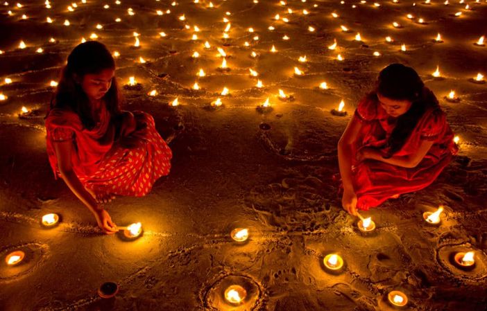 Lo yoga incontra la luci del Diwali a Pinerolo Lo yoga incontra la luci del Diwali a Pinerolo