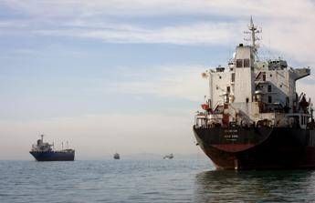 Iran minaccia chiusura stretto di Hormuz, a rischio il 25% del petrolio mondiale Iran minaccia chiusura stretto di Hormuz, a rischio il 25% del petrolio mondiale