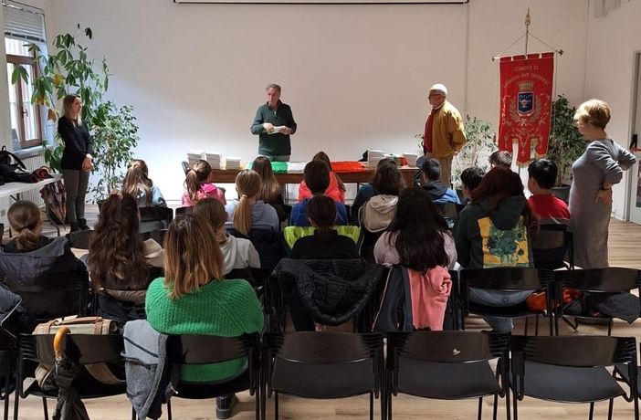 La consegna delle Costituzioni La consegna delle Costituzioni