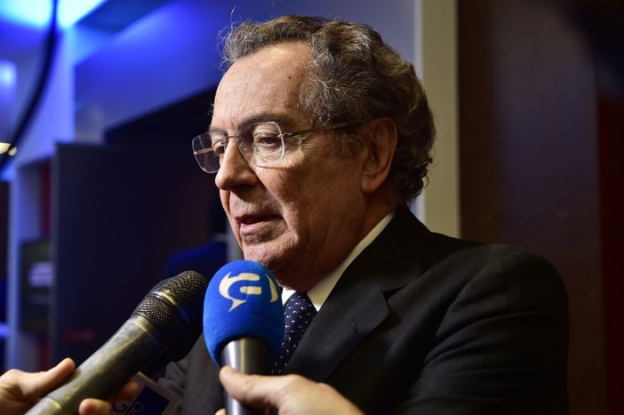 Intesa Sanpaolo mette un milione di euro per sostenere la ricerca anti Covid-19