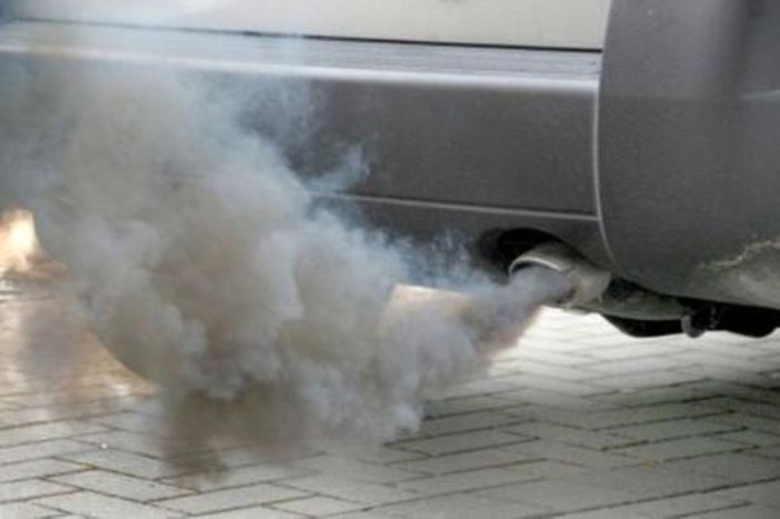 A Torino torna lo smog: da domani scatta lo stop ai Diesel Euro 5 A Torino torna lo smog: da domani scatta lo stop ai Diesel Euro 5