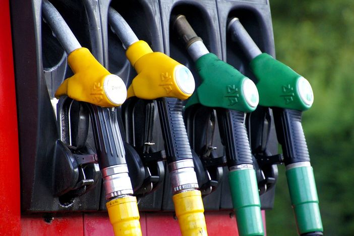 Rincari carburante, Faib-Confesercenti ironizza: “Trovati i colpevoli: i benzinai..."