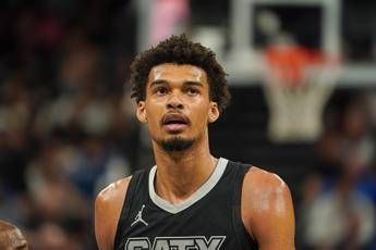 Wembanyama, dall'Nba al... tempio buddista. La star si fa monaco Wembanyama, dall'Nba al... tempio buddista. La star si fa monaco