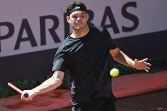 Atp Stoccarda, trionfa Fritz: Zverev battuto in finale Atp Stoccarda, trionfa Fritz: Zverev battuto in finale