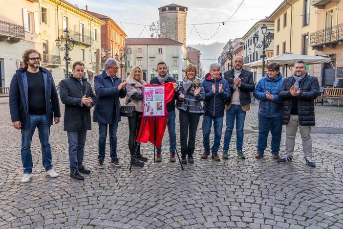 “VETRINE in MOSTRA”: Chivasso fino al 20 novembre è una Galleria d’Arte diffusa per le vie della città “VETRINE in MOSTRA”: Chivasso fino al 20 novembre è una Galleria d’Arte diffusa per le vie della città