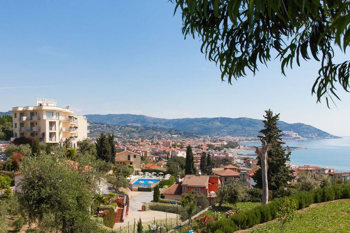 Vuoi trascorrere una vacanza estiva perfetta tra mare, spiaggia, natura e relax? Gli Hotel Metropol ed Eden Park a Diano Marina sono la scelta ideale per te!