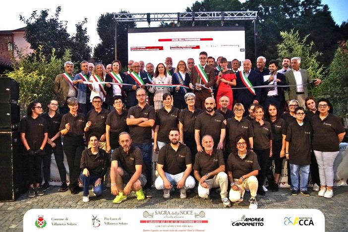 Inaugurata la prima edizione della Sagra della Noce e della Frutta a Guscio Inaugurata la prima edizione della Sagra della Noce e della Frutta a Guscio