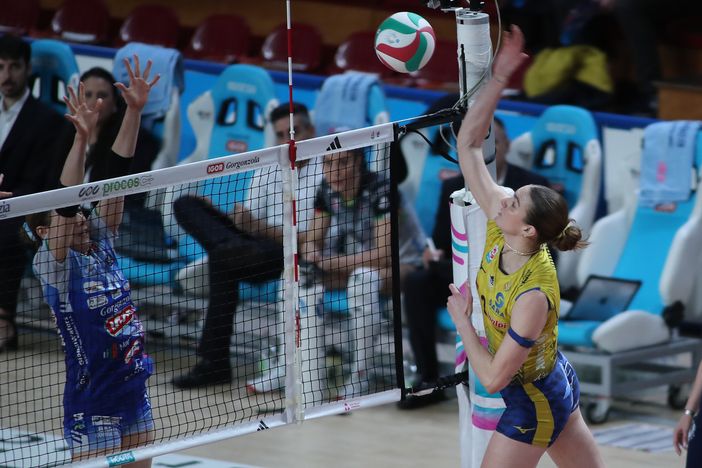 Attacco di Dodson (foto Lega Volley Femminile) Attacco di Dodson (foto Lega Volley Femminile)