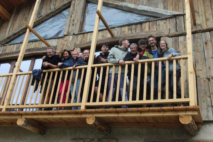 I giovani salgono al Rifugio Seytes per prepararlo all’apertura di luglio I giovani salgono al Rifugio Seytes per prepararlo all’apertura di luglio