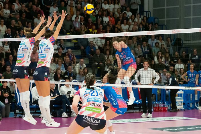 Attacco di Németh contro Novara (foto di Christian Bosio) Attacco di Németh contro Novara (foto di Christian Bosio)