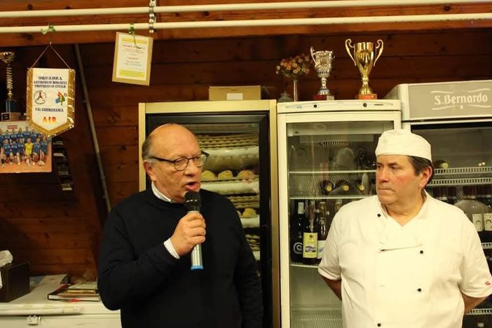 Da sinistra, Gian Piero Clement e Ferruccio Genre, alla festa per la pensione dello chef