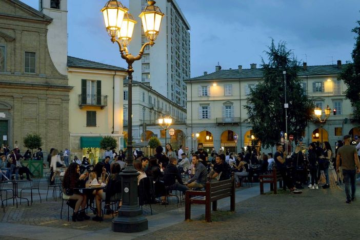 Notte piazza Facta Pinerolo