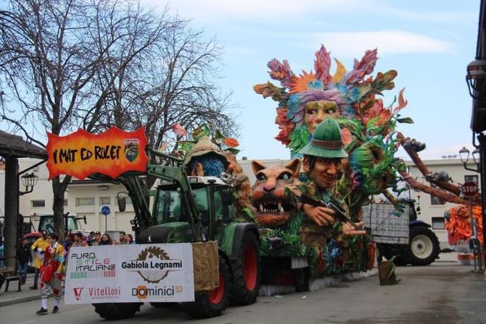 Il carro de ‘I Mat ed Rülei’ Il carro de ‘I Mat ed Rülei’