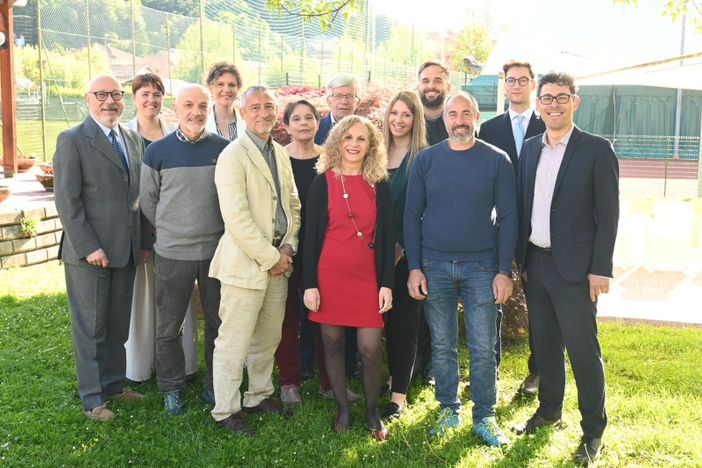 Allisio, davanti, al centro, con il suo gruppo Allisio, davanti, al centro, con il suo gruppo