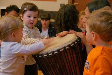 Dal 19 gennaio ripartono i corsi musicali per la prima infanzia alla Scuola APM di Saluzzo Dal 19 gennaio ripartono i corsi musicali per la prima infanzia alla Scuola APM di Saluzzo