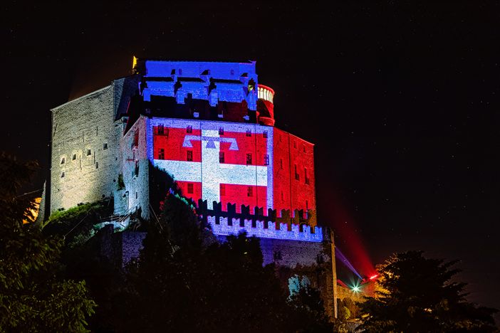 Il “Drapò” torna a illuminare la Sacra di San Michele