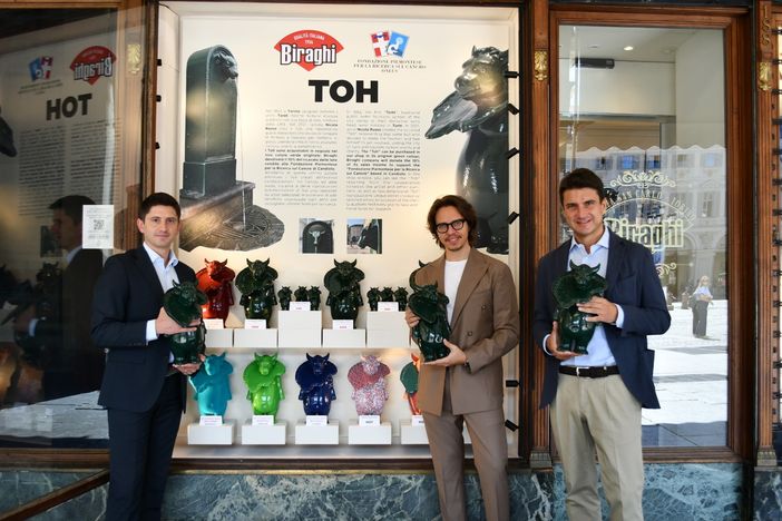 I TOH arrivano nel negozio Biraghi di Piazza San Carlo: parte del ricavato va a Candiolo