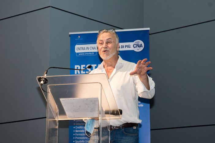 presidente Cna Torino durante un discorso alla platea presidente Cna Torino durante un discorso alla platea