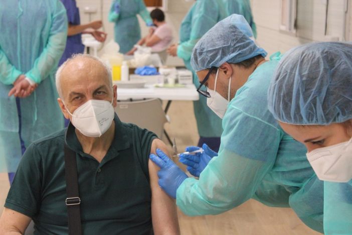 Vaccini anti-Covid, oggi somministrate 40.329 dosi. E arriva lo stop precauzionale ad AstraZeneca per gli under60 Vaccini anti-Covid, oggi somministrate 40.329 dosi. E arriva lo stop precauzionale ad AstraZeneca per gli under60