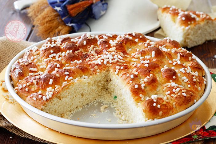 focaccia della befana in un piatto focaccia della befana in un piatto