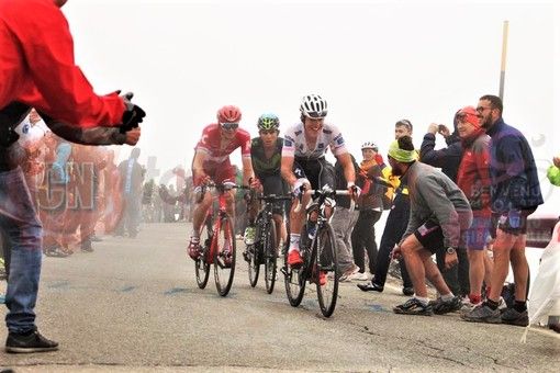 Briançon vieta il passaggio del Giro per le norme anti-Covid: cambia il percorso della "Alba-Sestriere" Briançon vieta il passaggio del Giro per le norme anti-Covid: cambia il percorso della "Alba-Sestriere"