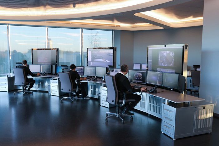 Sicuro24 è un brand di LIS S.p.A., dal 1982 leader nel settore della sicurezza Sicuro24 è un brand di LIS S.p.A., dal 1982 leader nel settore della sicurezza